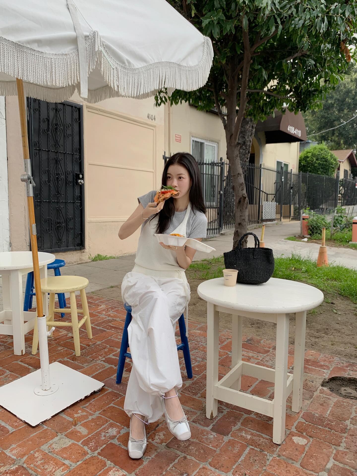 Gi&agrave;y bệt cũng c&oacute; thể sang chảnh h&oacute;a cả set đồ, nếu chị em chọn đ&uacute;ng 4 kiểu- Ảnh 3.