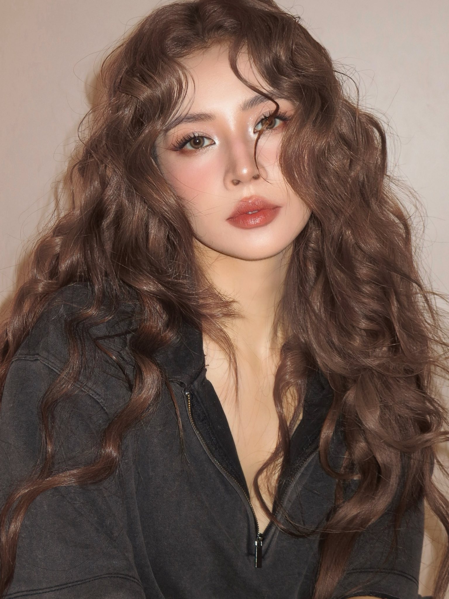 Mỹ nh&acirc;n đẹp nhất Việt Nam: Nhan sắc ng&agrave;y c&agrave;ng si&ecirc;u thực, một lần &ldquo;chiến&rdquo; quốc tế thay đổi cả bộ mặt Vbiz- Ảnh 12.