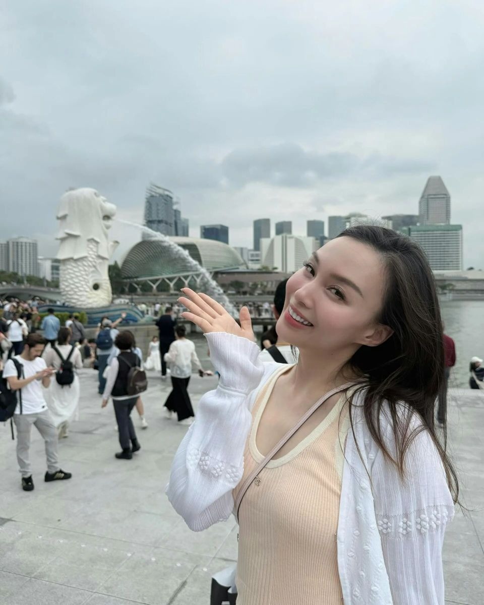 Th&aacute;m tử showbiz b&aacute;o tin: 1 n&agrave;ng hậu đột ngột 