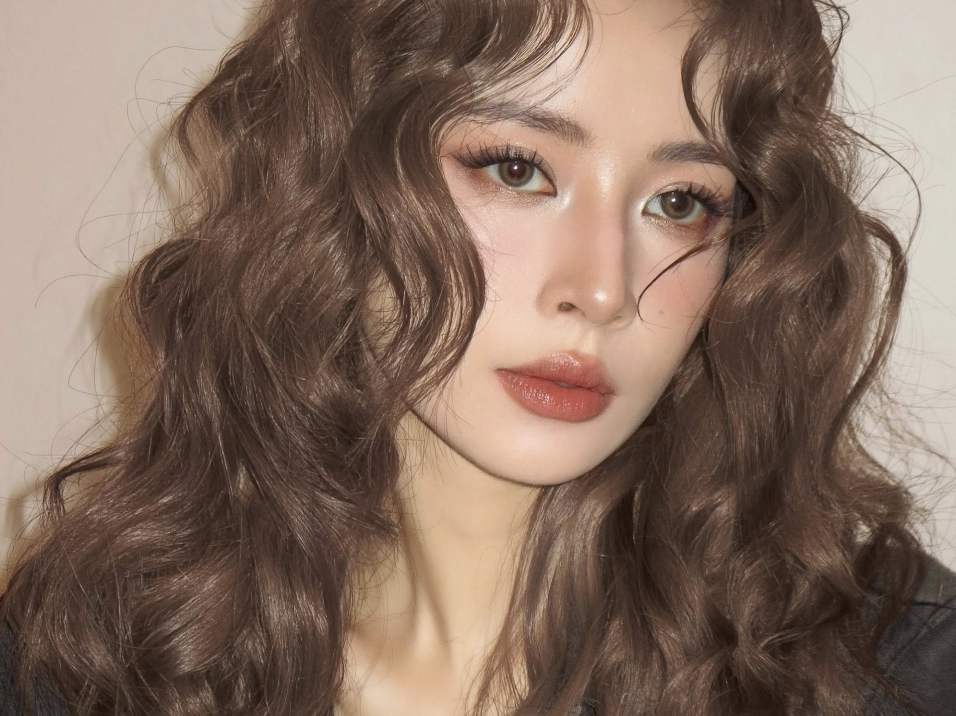 Mỹ nh&acirc;n đẹp nhất Việt Nam: Nhan sắc ng&agrave;y c&agrave;ng si&ecirc;u thực, một lần &ldquo;chiến&rdquo; quốc tế thay đổi cả bộ mặt Vbiz- Ảnh 11.