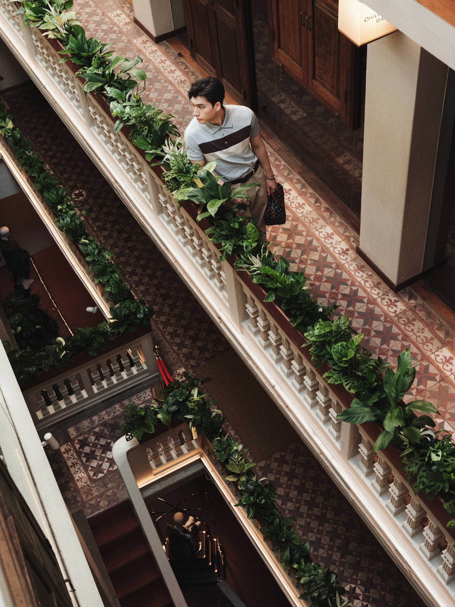 Kh&aacute;ch sạn Louis Vuitton đầu ti&ecirc;n đ&oacute;n HIEUTHUHAI l&agrave;m kh&aacute;ch VIP nhưng v&igrave; sao kh&ocirc;ng cho ngủ qua đ&ecirc;m?- Ảnh 2.