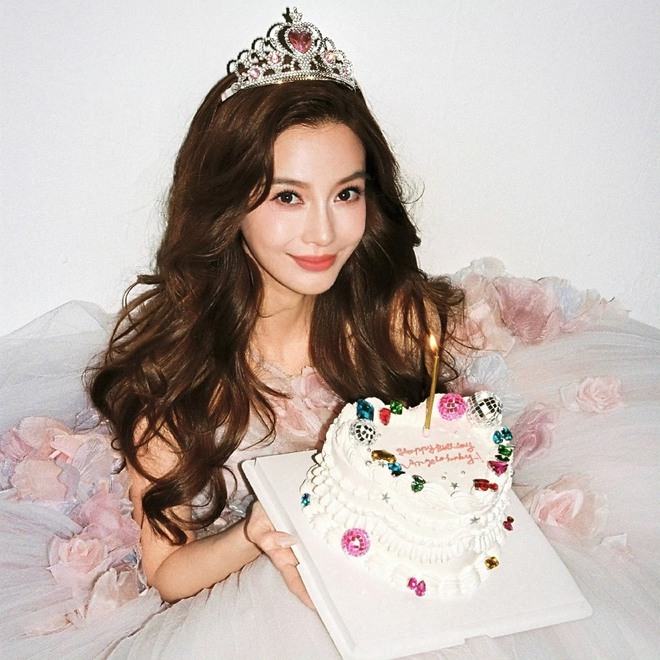 Angelababy đang y&ecirc;u 