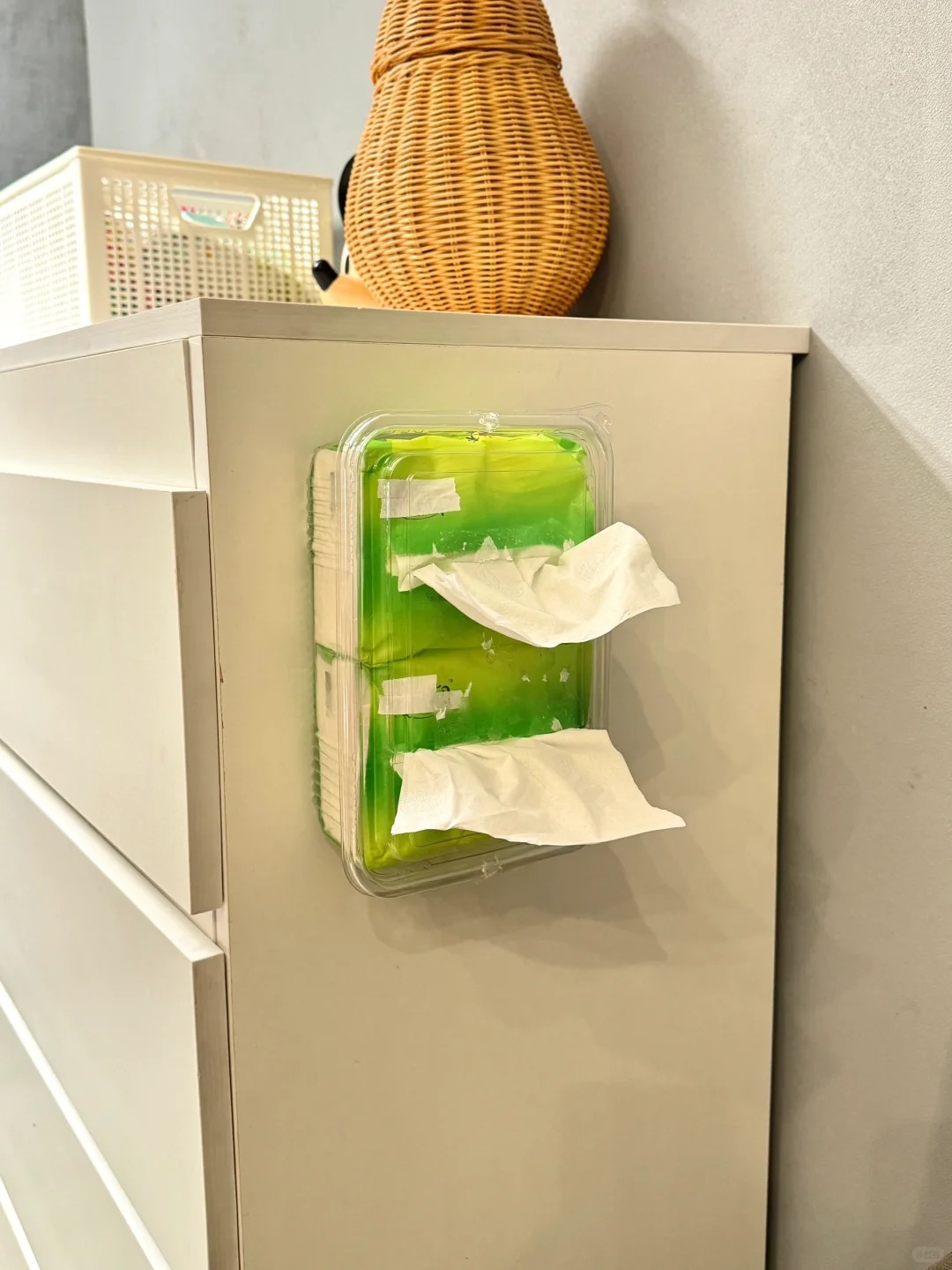 Treo l&ecirc;n thay v&igrave; để xuống: 12 c&aacute;ch sắp xếp &ldquo;kh&ocirc;ng tốn tiền&rdquo; của giới trẻ gi&uacute;p nh&agrave; gọn hẳn, việc nh&agrave; giảm một nửa- Ảnh 10.