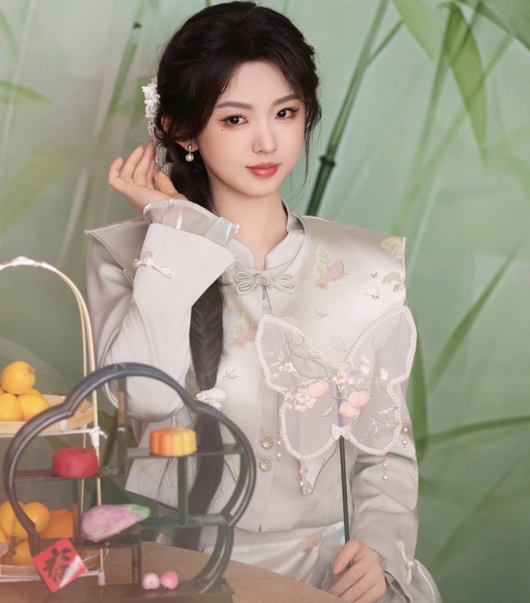 Lần đầu c&oacute; phim ng&ocirc;n t&igrave;nh mới chiếu 3 ng&agrave;y đ&atilde; đạt 1 tỷ view, nữ ch&iacute;nh l&agrave; thi&ecirc;n kim tiểu thư đẹp sang qu&aacute; đỗi- Ảnh 2.