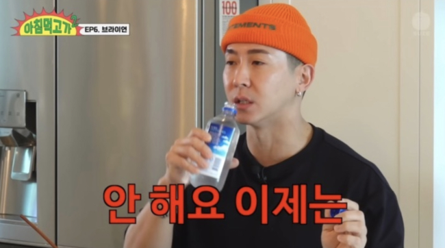 Ca sĩ điển trai ế 13 năm v&igrave; h&ocirc;i miệng, nay hết thời bị tất cả bạn b&egrave; từ mặt- Ảnh 1.