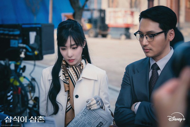 Ngỡ ng&agrave;ng với ảnh cưới của Tiffany, SNSD tề tựu th&agrave;nh d&agrave;n ph&ugrave; d&acirc;u đẹp v&agrave; quyền lực nhất lịch sử- Ảnh 3.