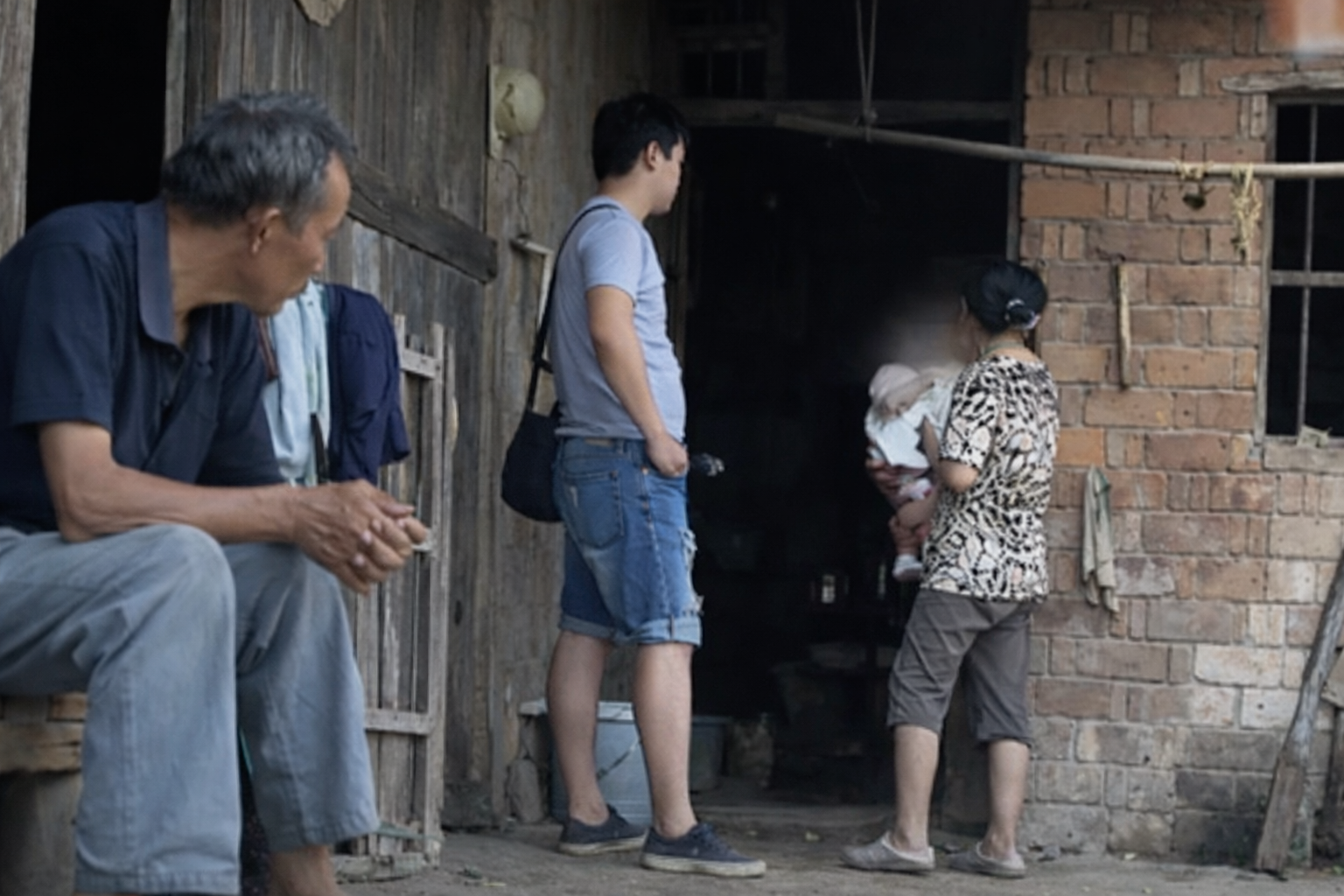 Từng học tiến sĩ đại học top đầu, 37 tuổi lại về qu&ecirc; ăn b&aacute;m: Bi kịch của một gia đ&igrave;nh c&oacute; "đứa con học giỏi"- Ảnh 1.