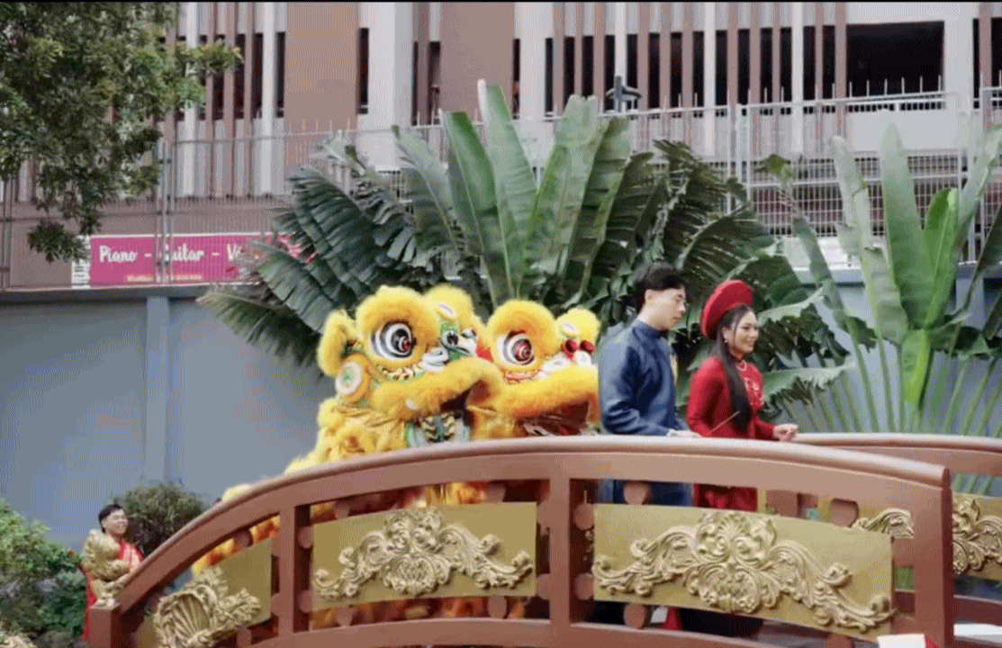 Quen nhau tại &Uacute;c, về Việt Nam tổ chức lễ cưới: &Aacute;i nữ gia tộc tổ chức lễ rước d&acirc;u tại nh&agrave; thờ tổ khiến bao người xu&yacute;t xoa- Ảnh 12.