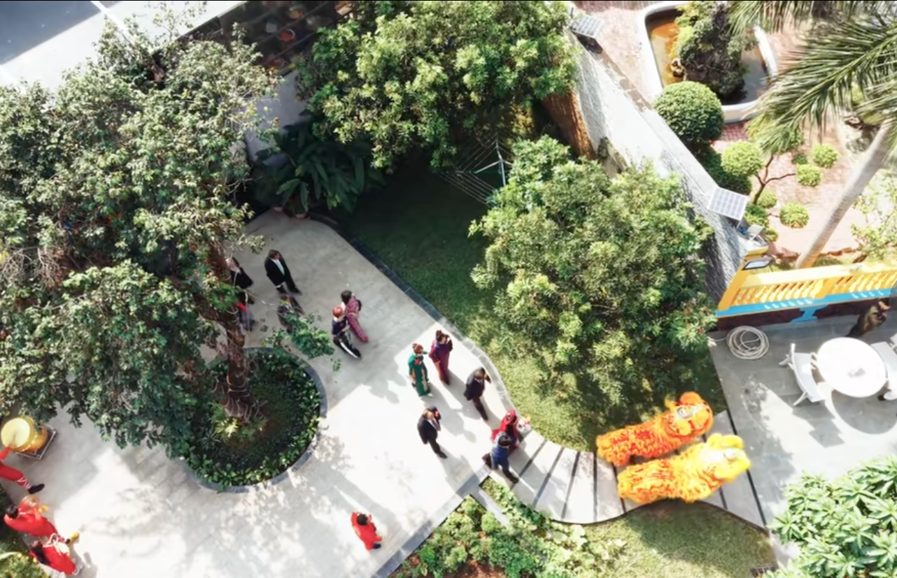 Quen nhau tại &Uacute;c, về Việt Nam tổ chức lễ cưới: &Aacute;i nữ gia tộc tổ chức lễ rước d&acirc;u tại nh&agrave; thờ tổ khiến bao người xu&yacute;t xoa- Ảnh 4.