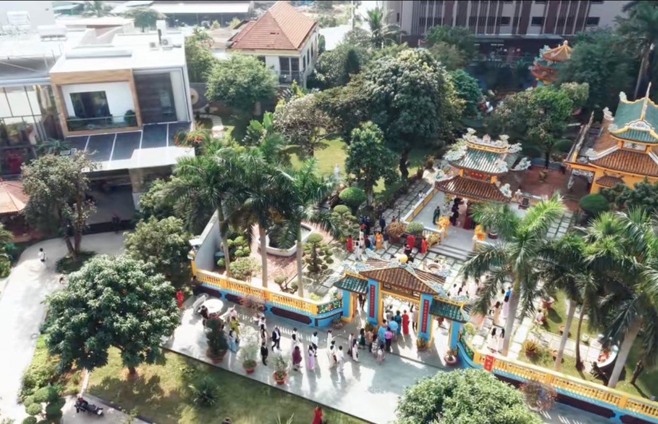 Quen nhau tại &Uacute;c, về Việt Nam tổ chức lễ cưới: &Aacute;i nữ gia tộc tổ chức lễ rước d&acirc;u tại nh&agrave; thờ tổ khiến bao người xu&yacute;t xoa- Ảnh 5.