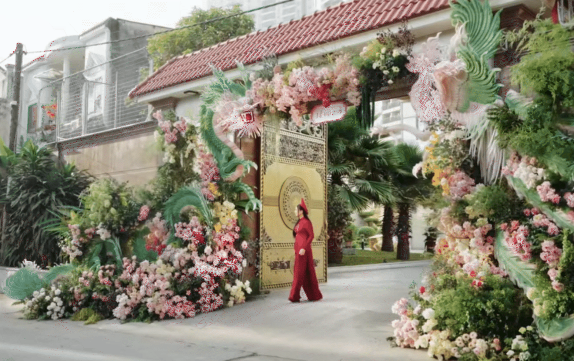 Quen nhau tại &Uacute;c, về Việt Nam tổ chức lễ cưới: &Aacute;i nữ gia tộc tổ chức lễ rước d&acirc;u tại nh&agrave; thờ tổ khiến bao người xu&yacute;t xoa- Ảnh 1.