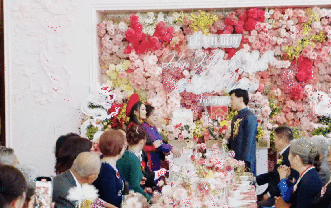 Quen nhau tại &Uacute;c, về Việt Nam tổ chức lễ cưới: &Aacute;i nữ gia tộc tổ chức lễ rước d&acirc;u tại nh&agrave; thờ tổ khiến bao người xu&yacute;t xoa- Ảnh 13.