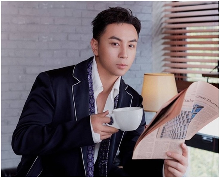 "Sao nh&iacute;" nhiều năm kh&ocirc;ng đ&oacute;ng phim, gần 40 tuổi vẫn sống xa hoa - Nh&igrave;n v&agrave;o bố anh ta mới hiểu!- Ảnh 2.