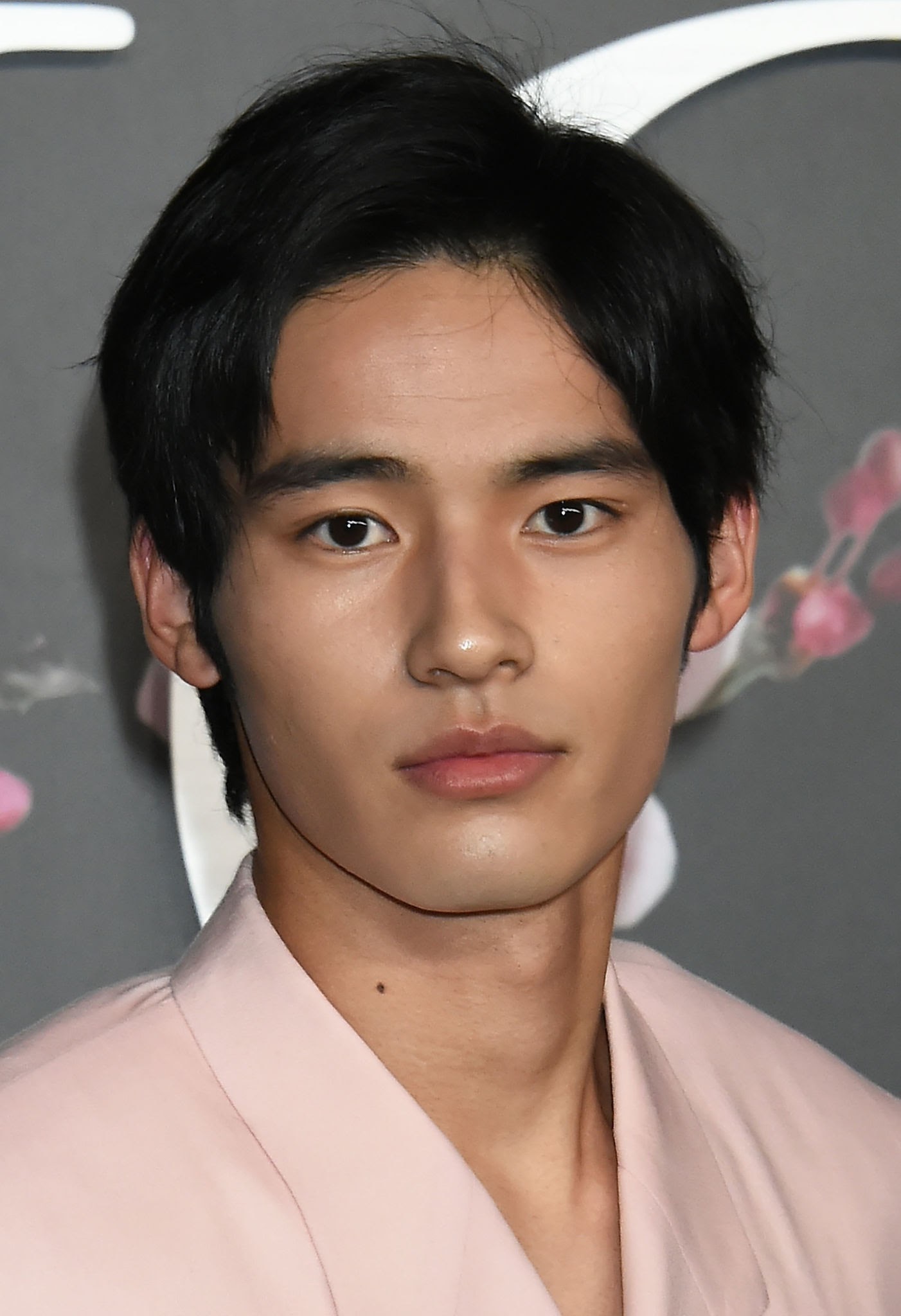 Nam diễn vi&ecirc;n bất ngờ kết h&ocirc;n v&agrave; l&ecirc;n chức bố c&ugrave;ng l&uacute;c ở tuổi 26- Ảnh 4.