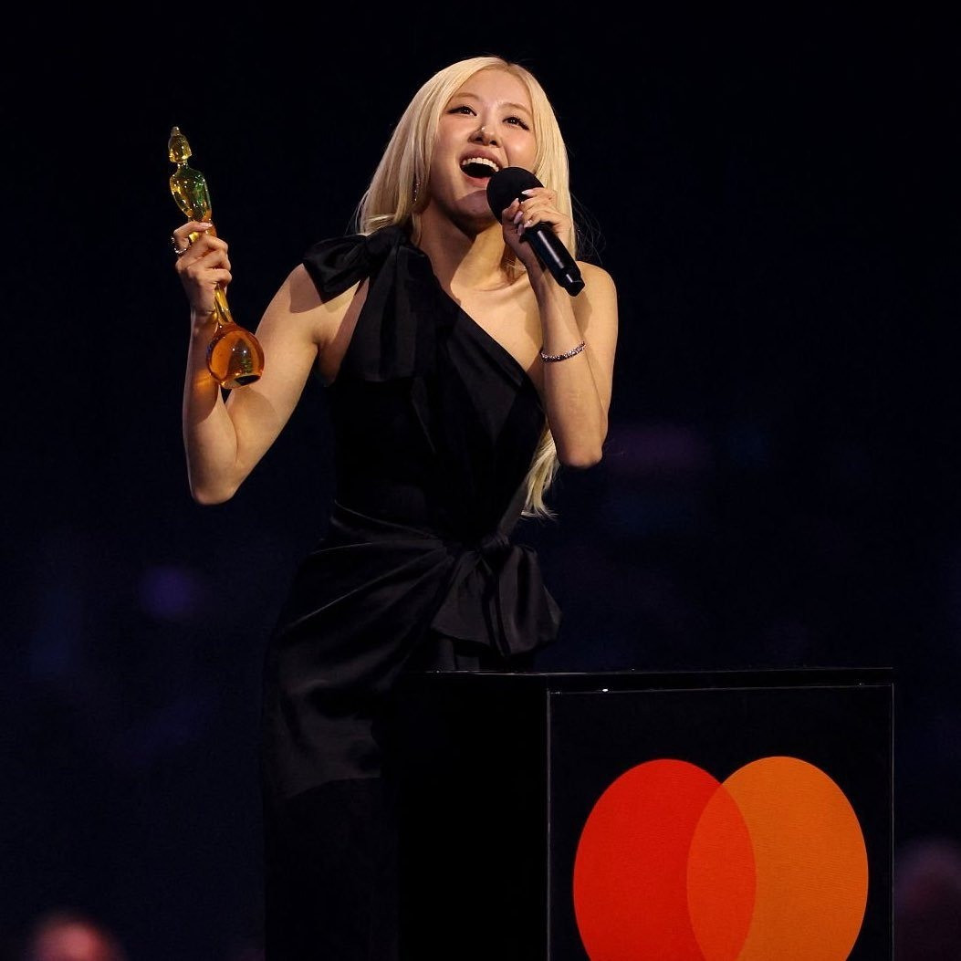 Ros&eacute; (BLACKPINK) l&agrave;m n&ecirc;n lịch sử- Ảnh 3.