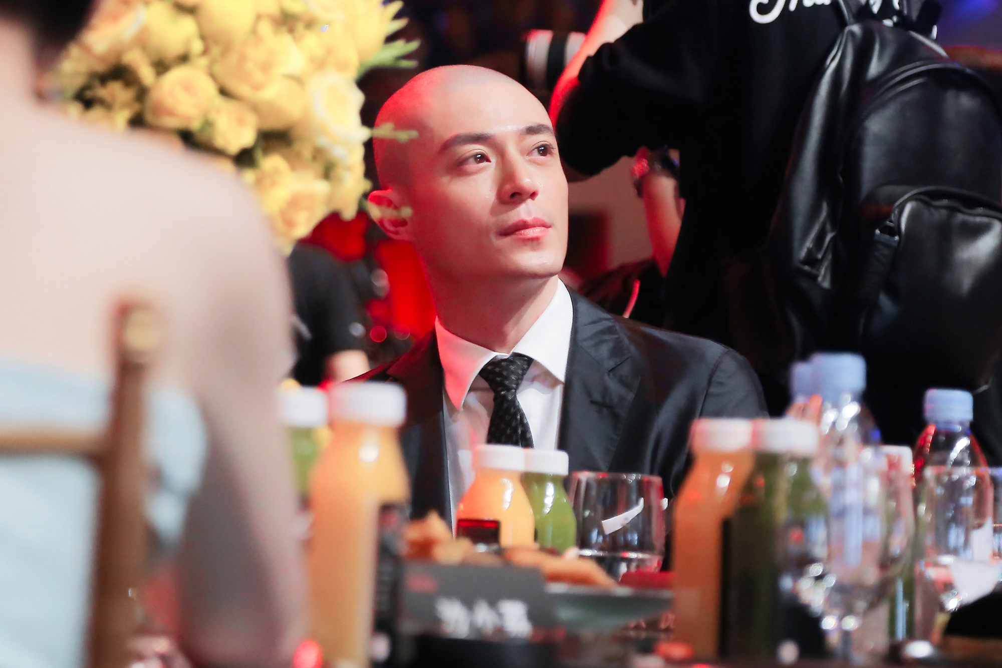 Tr&ecirc;n đời c&oacute; duy nhất 1 người cạo trọc đầu c&ograve;n đẹp hơn khi c&oacute; t&oacute;c, tất cả l&agrave; nhờ khu&ocirc;n mặt thi&ecirc;n t&agrave;i- Ảnh 10.