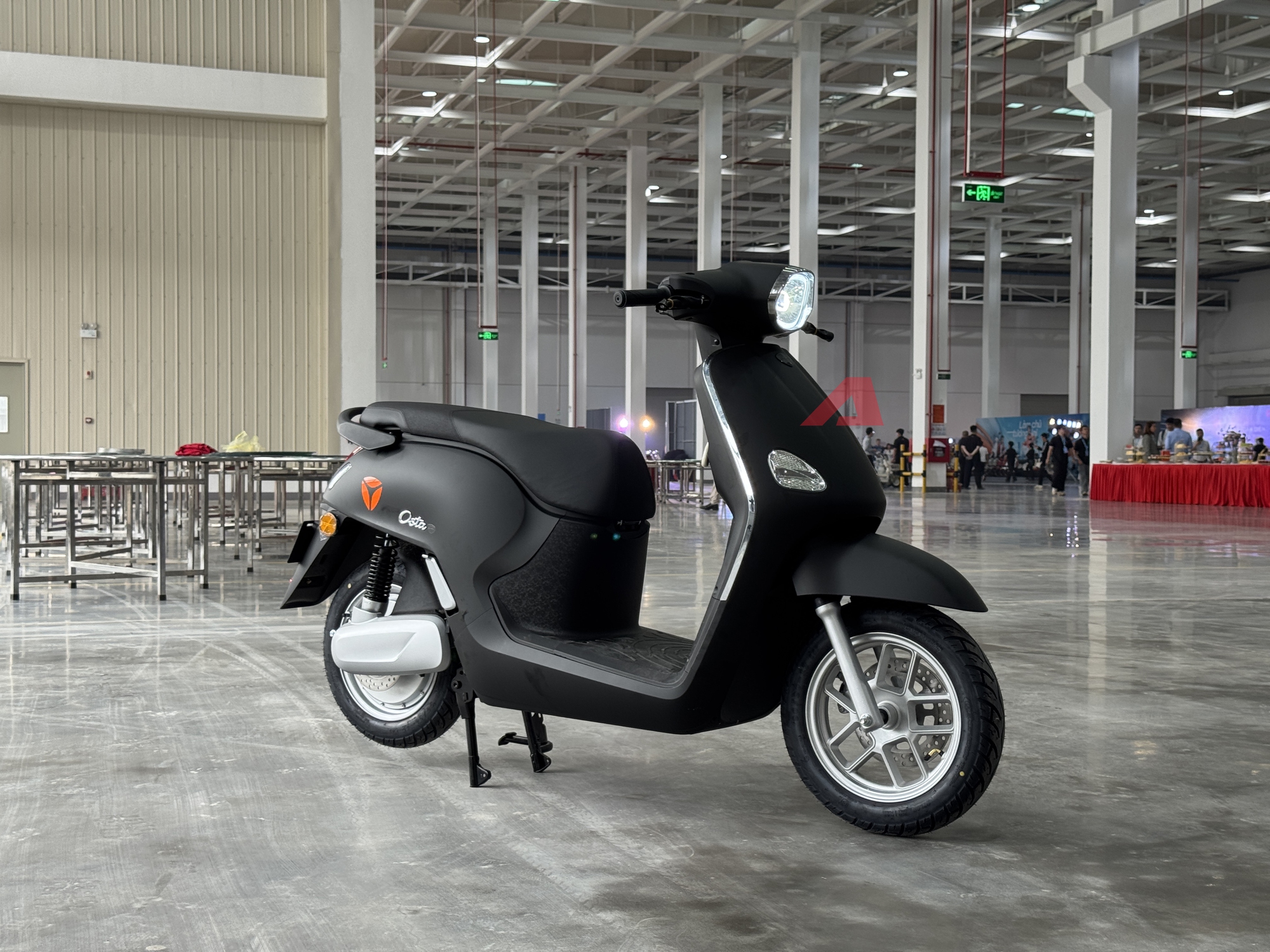 Yadea Osta chốt giá cao nhất 31,99 triệu đồng: Nhiều công nghệ giống ô tô, 'phượt' Hà Nội - Hạ Long không cần sạc- Ảnh 3. Yadea Osta chốt giá cao nhất 31,99 triệu đồng: Nhiều công nghệ giống ô tô, 'phượt' Hà Nội - Hạ Long không cần sạc- Ảnh 3.