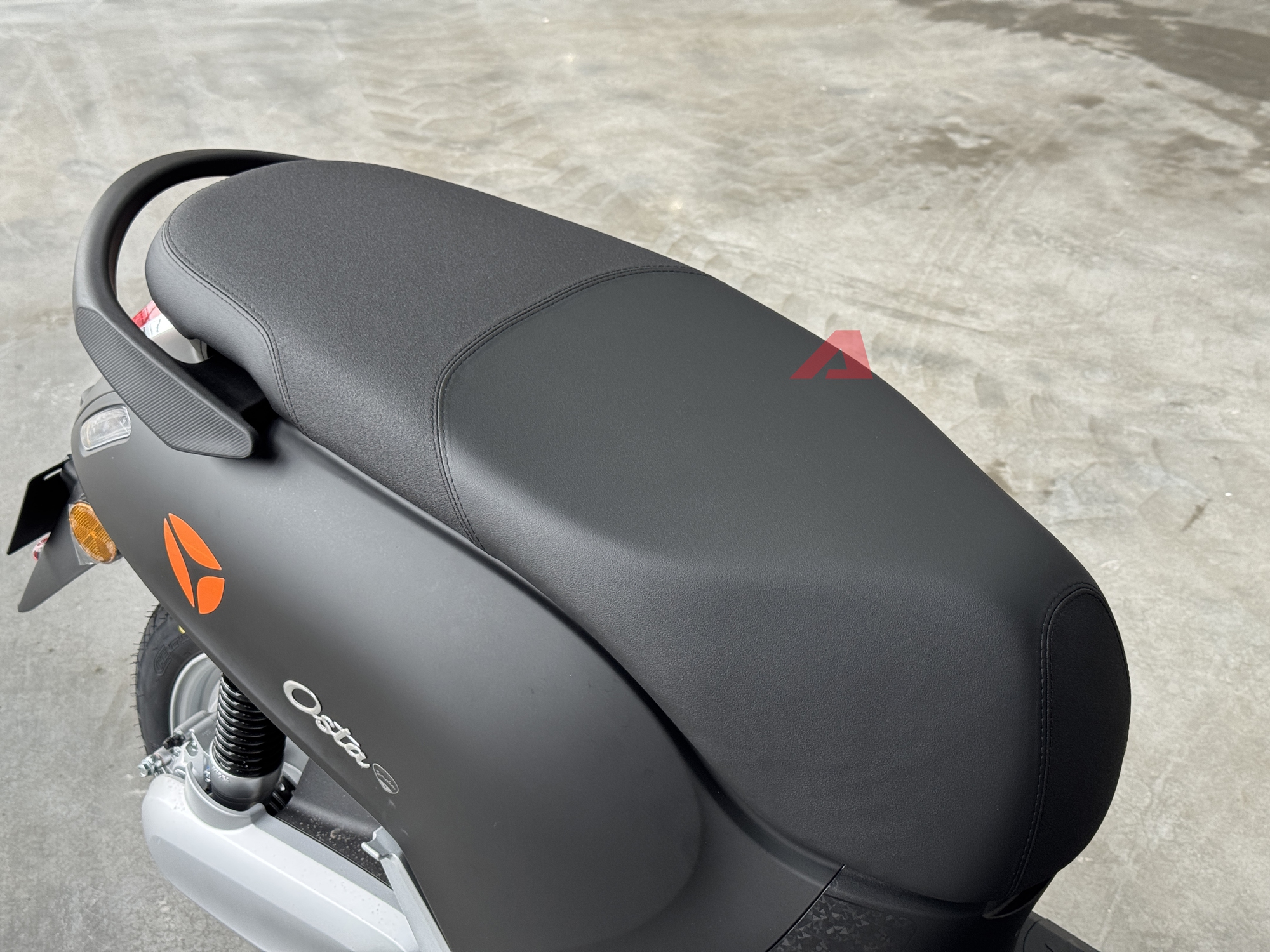 Yadea Osta chốt giá cao nhất 31,99 triệu đồng: Nhiều công nghệ giống ô tô, 'phượt' Hà Nội - Hạ Long không cần sạc- Ảnh 16. Yadea Osta chốt giá cao nhất 31,99 triệu đồng: Nhiều công nghệ giống ô tô, 'phượt' Hà Nội - Hạ Long không cần sạc- Ảnh 16.