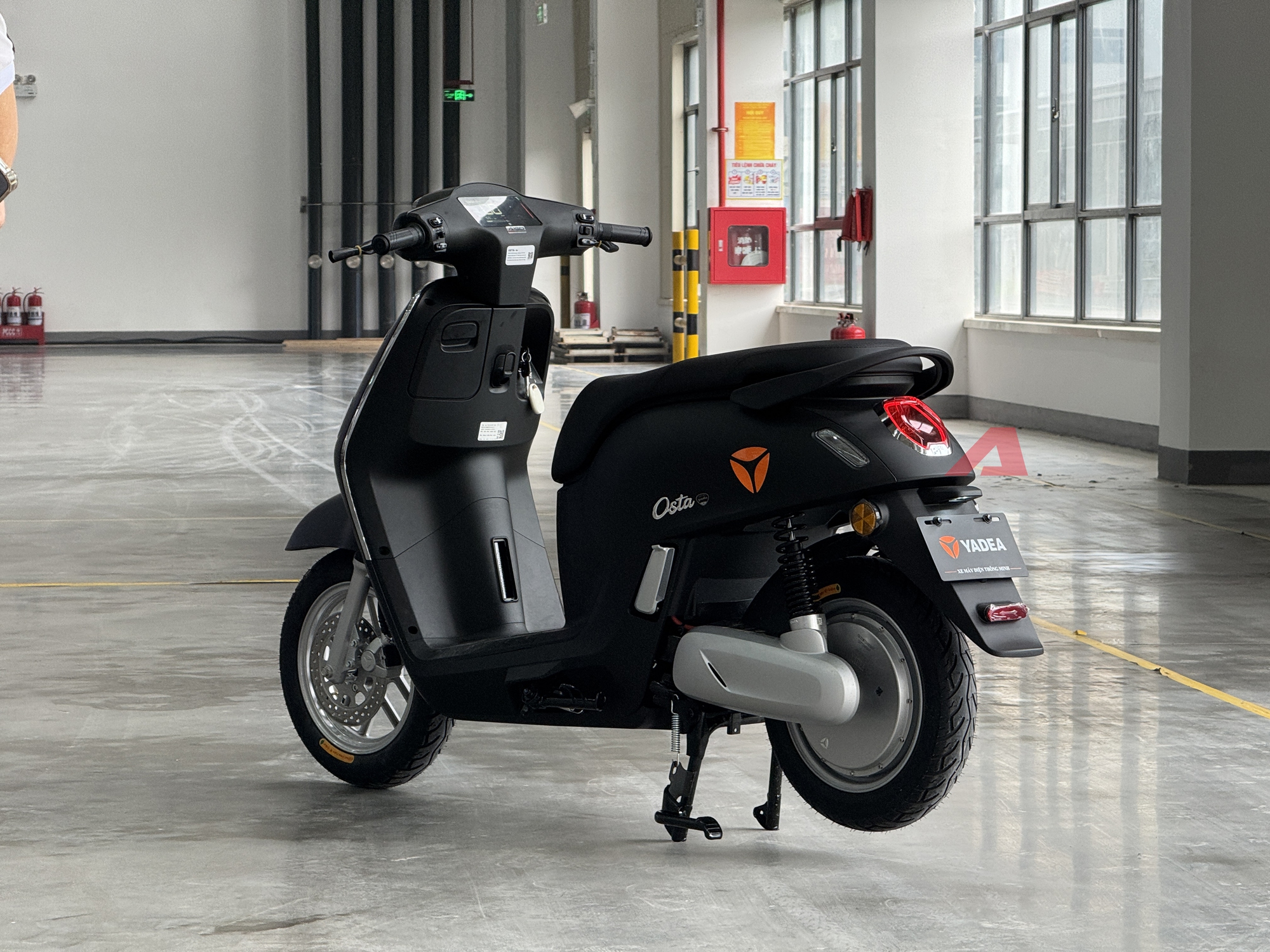 Yadea Osta chốt giá cao nhất 31,99 triệu đồng: Nhiều công nghệ giống ô tô, 'phượt' Hà Nội - Hạ Long không cần sạc- Ảnh 5. Yadea Osta chốt giá cao nhất 31,99 triệu đồng: Nhiều công nghệ giống ô tô, 'phượt' Hà Nội - Hạ Long không cần sạc- Ảnh 5.