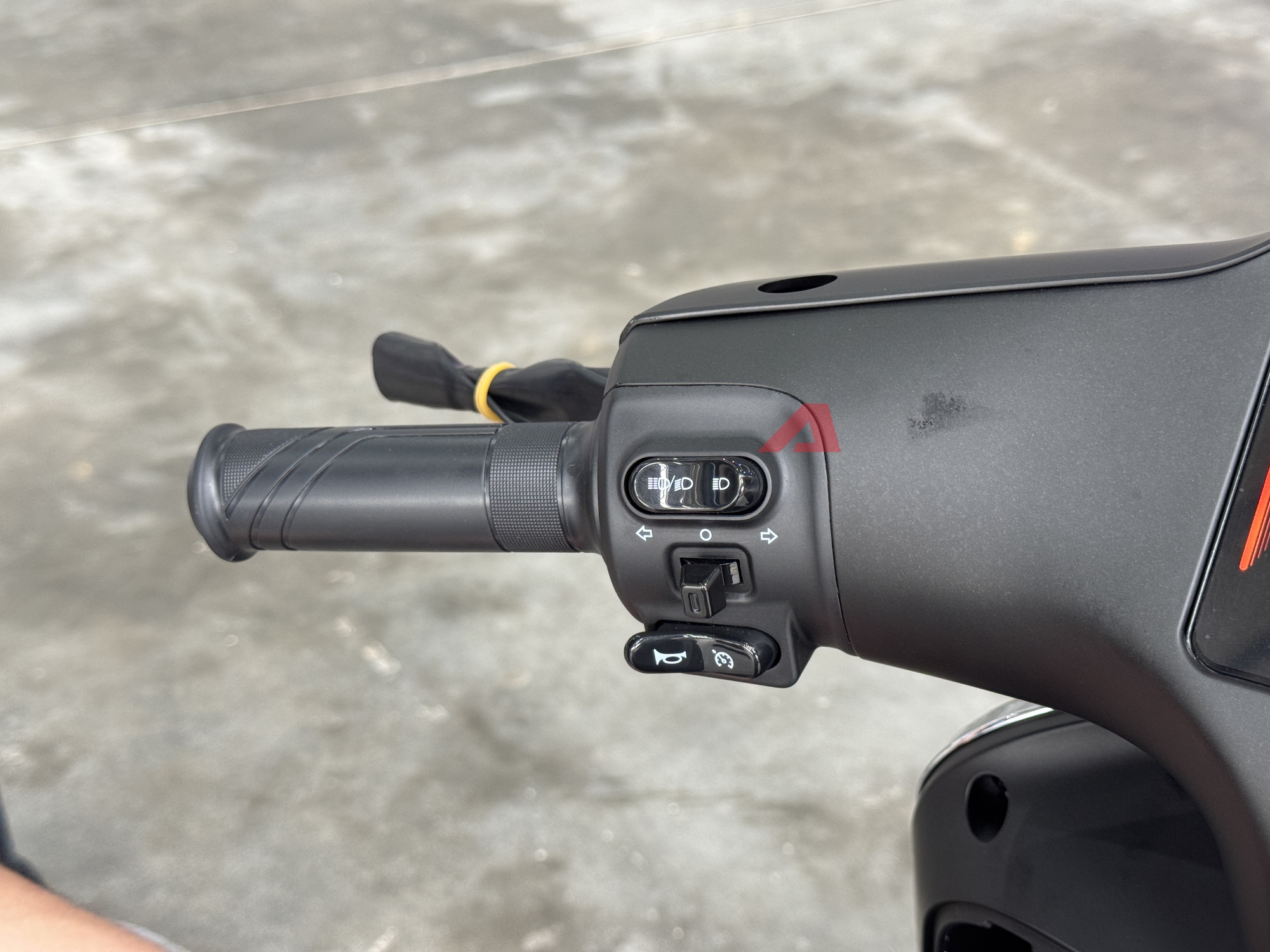 Yadea Osta chốt giá cao nhất 31,99 triệu đồng: Nhiều công nghệ giống ô tô, 'phượt' Hà Nội - Hạ Long không cần sạc- Ảnh 13. Yadea Osta chốt giá cao nhất 31,99 triệu đồng: Nhiều công nghệ giống ô tô, 'phượt' Hà Nội - Hạ Long không cần sạc- Ảnh 13.