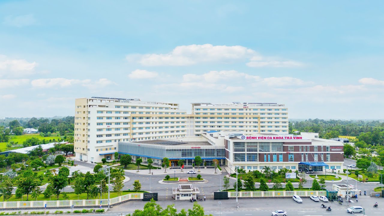 Nổ trong ph&ograve;ng bệnh tại bệnh viện ở Vĩnh Long: H&eacute; lộ bất thường từ hộp b&aacute;nh người lạ mang v&agrave;o thăm- Ảnh 1.