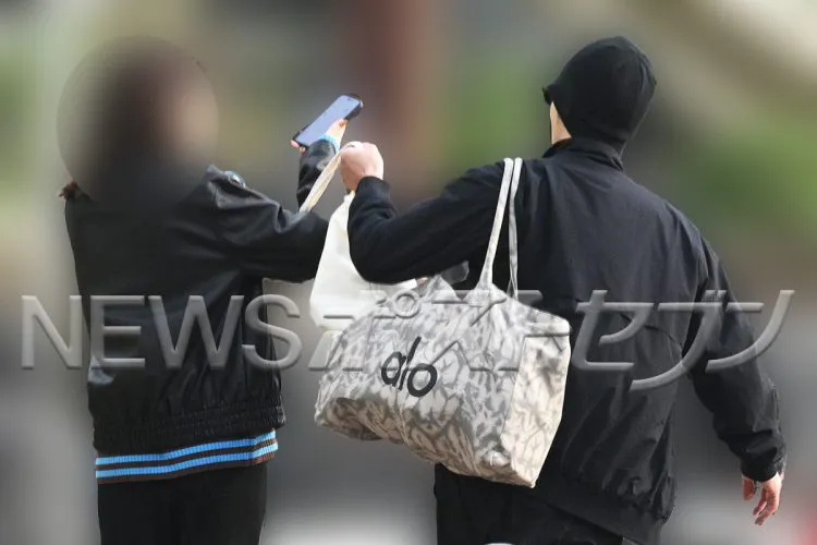 Nam diễn vi&ecirc;n bất ngờ kết h&ocirc;n v&agrave; l&ecirc;n chức bố c&ugrave;ng l&uacute;c ở tuổi 26- Ảnh 3.