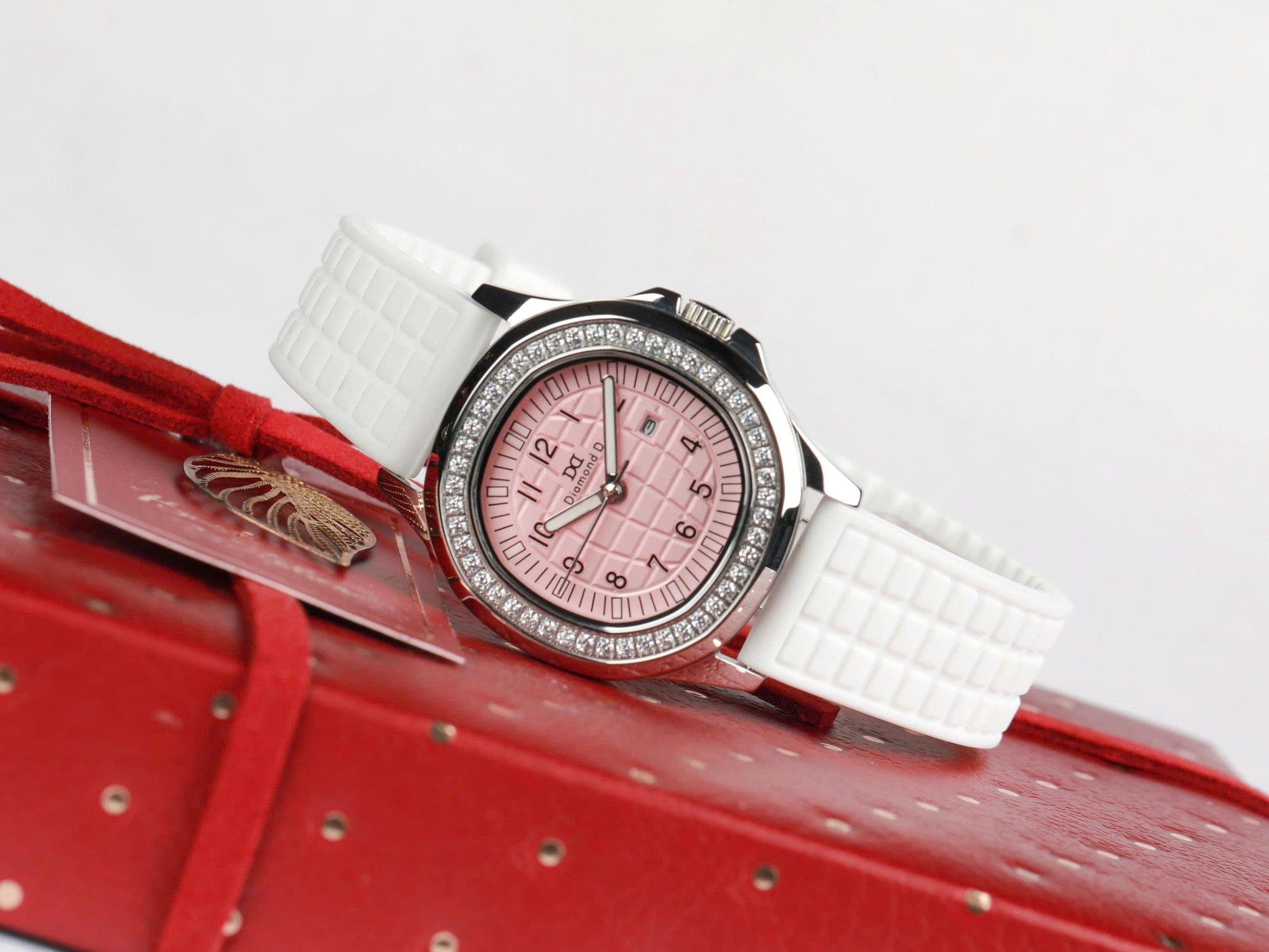 08/03 - Đăng Quang Watch ra mắt BST Diamond D mới nhất 2026 vẻ đẹp vĩnh cửu cho n&agrave;ng- Ảnh 5.