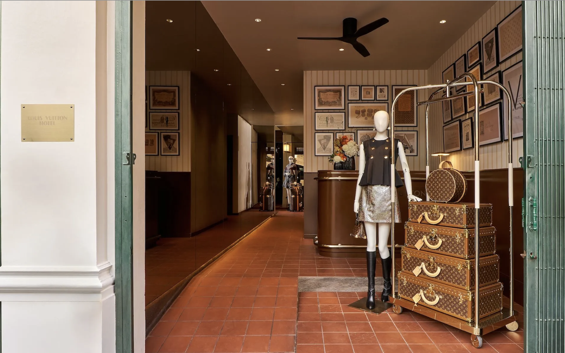 Kh&aacute;ch sạn Louis Vuitton đầu ti&ecirc;n đ&oacute;n HIEUTHUHAI l&agrave;m kh&aacute;ch VIP nhưng v&igrave; sao kh&ocirc;ng cho ngủ qua đ&ecirc;m?- Ảnh 4.