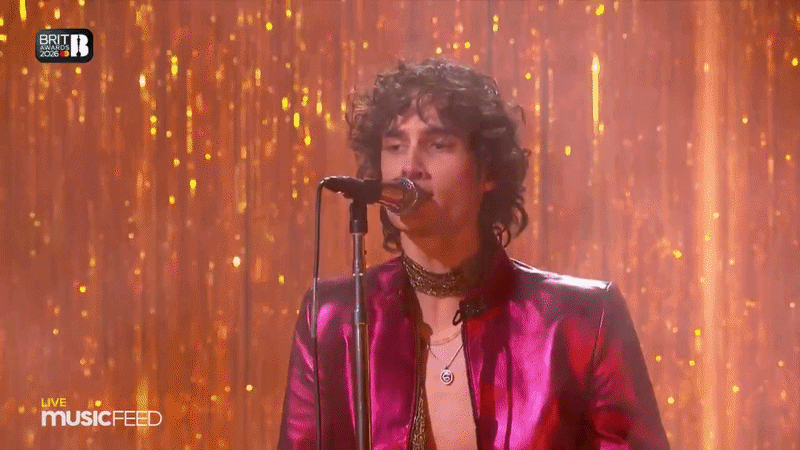 Nam ca sĩ bị đẩy văng khỏi s&acirc;n khấu, antifan gọi l&agrave; &ldquo;tiểu tam&rdquo; ngay tr&ecirc;n s&oacute;ng truyền h&igrave;nh trực tiếp- Ảnh 1.