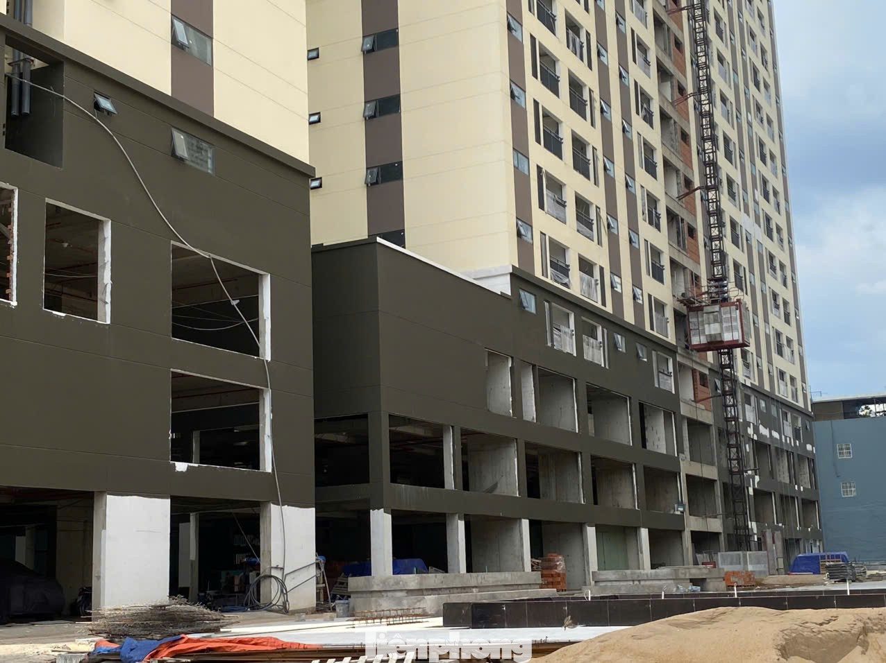 L&agrave;m sao người thu nhập thấp mua nh&agrave; khi l&atilde;i suất tăng cao?- Ảnh 1.