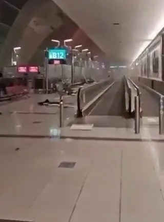 Tên lửa Iran dội xuống "trái tim" Israel, đánh trúng loạt sân bay, khách sạn khắp Trung Đông- Ảnh 5. Tên lửa Iran dội xuống "trái tim" Israel, đánh trúng loạt sân bay, khách sạn khắp Trung Đông- Ảnh 5.