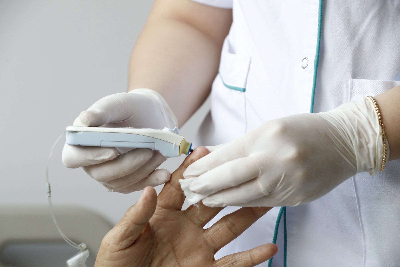 Mới 30 tuổi đ&atilde; mắc đ&aacute;i th&aacute;o đường, mỡ m&aacute;u cao: B&aacute;c sĩ Bệnh viện Bạch Mai chỉ ra "thủ phạm" quen thuộc- Ảnh 1.