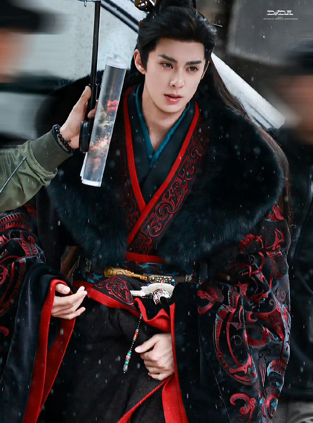 Vương gia đẹp v&ocirc; địch Trung Quốc hiện tại: Nhan sắc nghi&ecirc;ng trời lệch đất, cao sang quyền qu&yacute; ng&uacute;t ng&agrave;n- Ảnh 1.