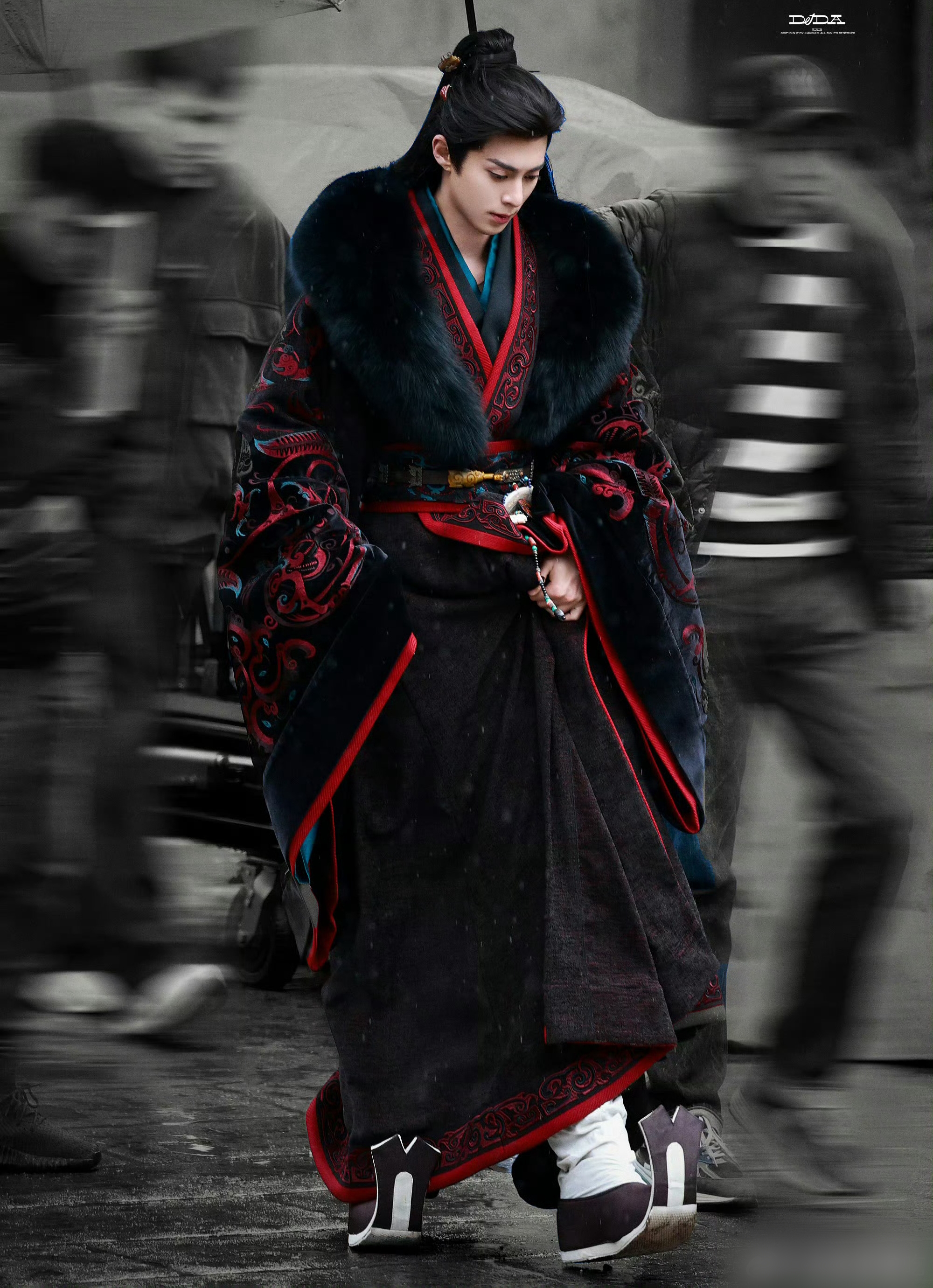 Vương gia đẹp v&ocirc; địch Trung Quốc hiện tại: Nhan sắc nghi&ecirc;ng trời lệch đất, cao sang quyền qu&yacute; ng&uacute;t ng&agrave;n- Ảnh 2.