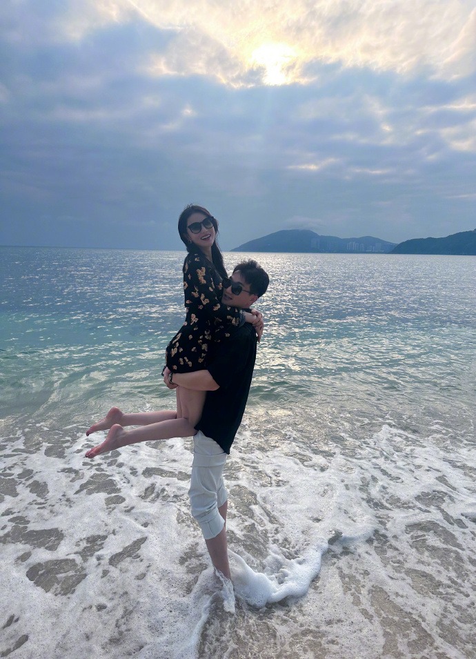 Mỹ nh&acirc;n showbiz kết h&ocirc;n với sĩ quan đặc c&ocirc;ng, mối quan hệ mẹ chồng n&agrave;ng d&acirc;u g&acirc;y bất ngờ- Ảnh 5.