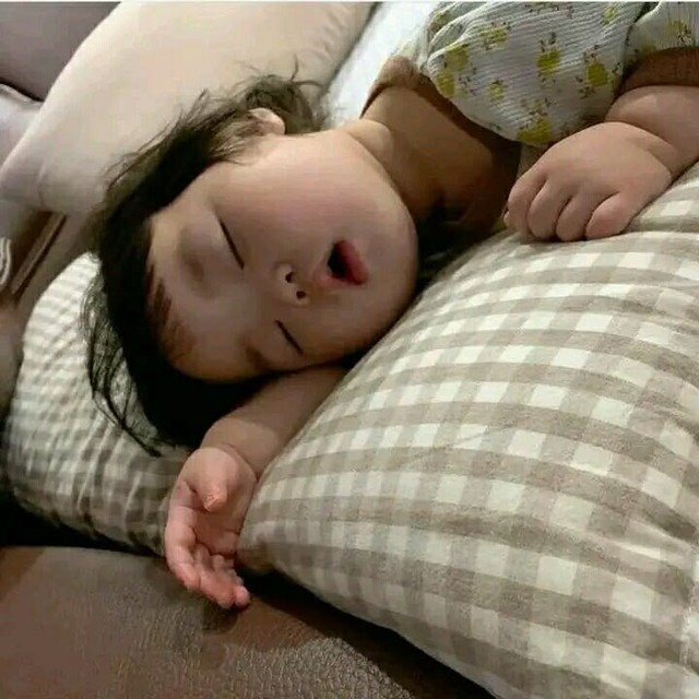 2 th&oacute;i quen trước khi ngủ đang &ldquo;đ&aacute;nh cắp&rdquo; giấc ngủ ngon của con- Ảnh 1.