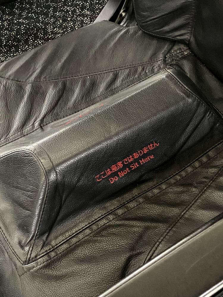 Người trong ng&agrave;nh tiết lộ b&iacute; ẩn chiếc ghế h&agrave;ng 15 tr&ecirc;n m&aacute;y bay, v&igrave; sao kh&ocirc;ng bao giờ c&oacute; ai d&aacute;m ngồi?- Ảnh 3.