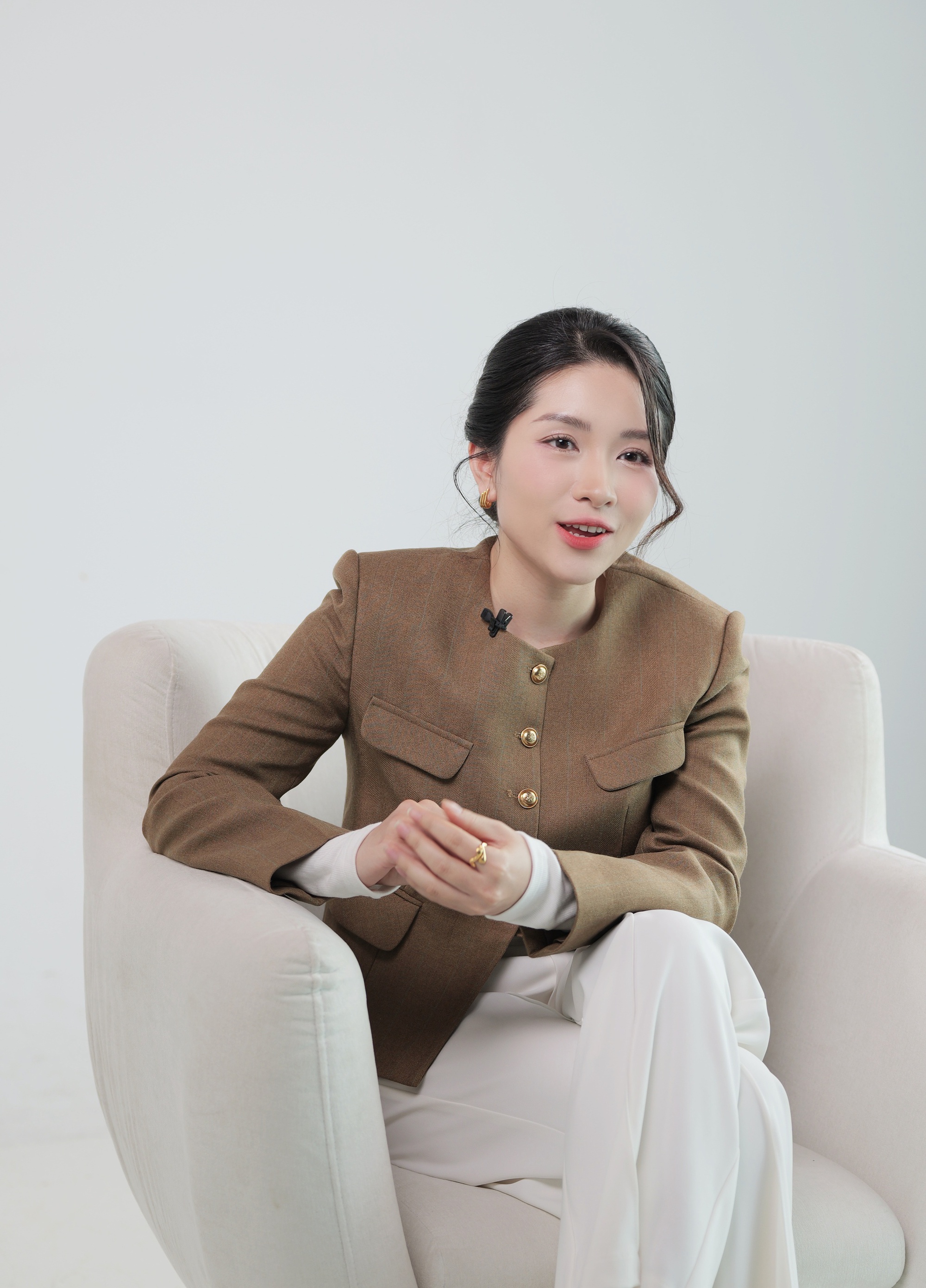 2 cuộc ly h&ocirc;n, 1 đ&uacute;c kết: "C&oacute; những cặp đ&ocirc;i thể hiện hạnh ph&uacute;c tr&ecirc;n mạng, nhưng &acirc;m thầm tẩu t&aacute;n t&agrave;i sản v&igrave; sợ đối phương chia ch&aacute;c khi biến cố"- Ảnh 2.