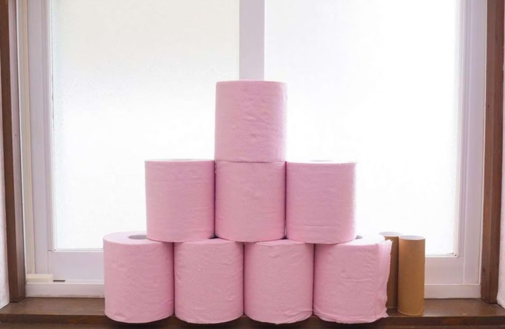 Tại sao giấy vệ sinh ở Ph&aacute;p lại c&oacute; m&agrave;u hồng?- Ảnh 1.