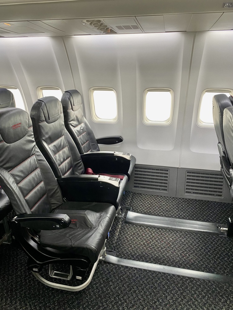 Người trong ng&agrave;nh tiết lộ b&iacute; ẩn chiếc ghế h&agrave;ng 15 tr&ecirc;n m&aacute;y bay, v&igrave; sao kh&ocirc;ng bao giờ c&oacute; ai d&aacute;m ngồi?- Ảnh 5.