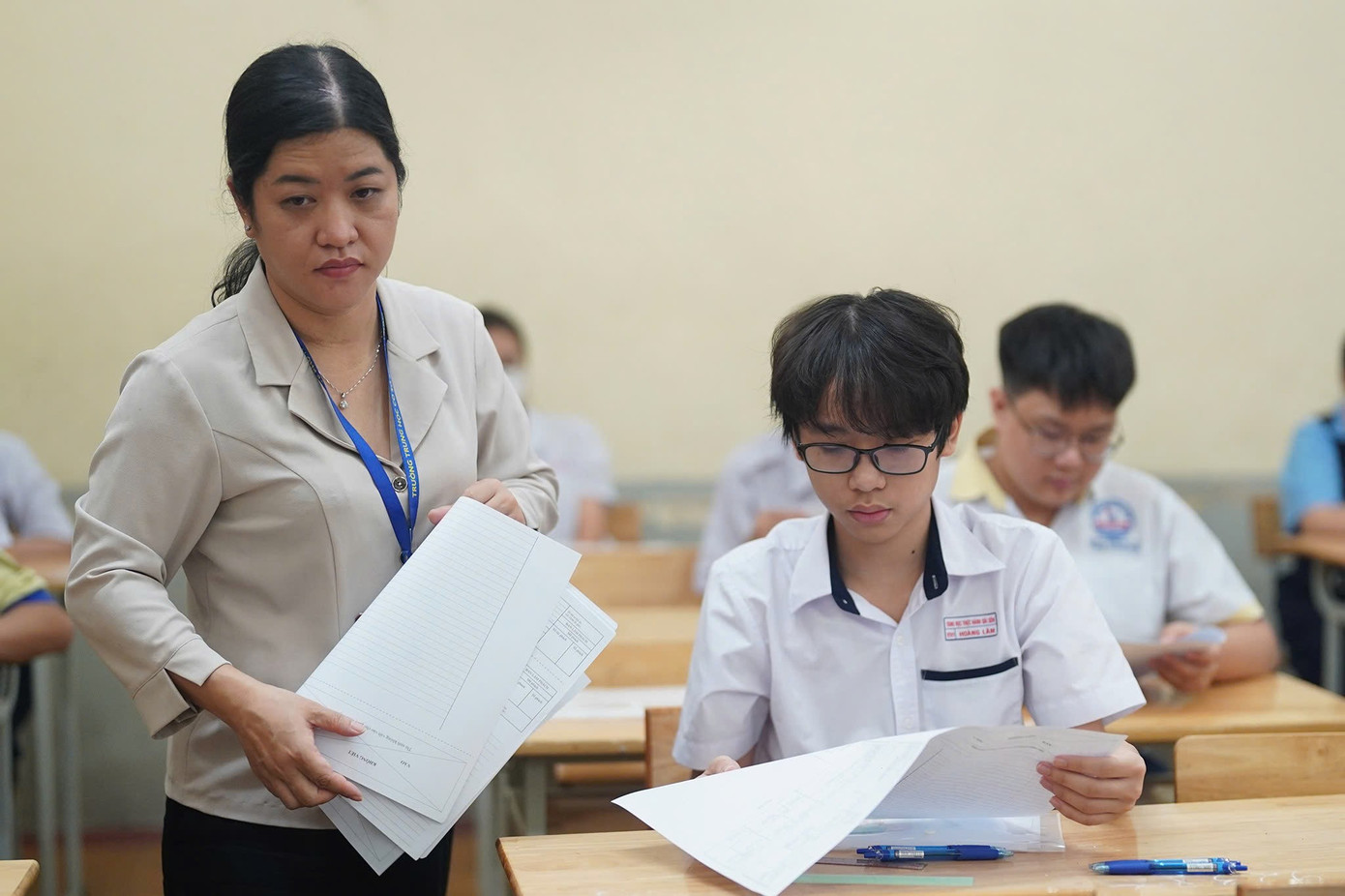 Th&iacute; sinh thi lớp 10 tăng mạnh, cuộc đua v&agrave;o trường c&ocirc;ng ở TPHCM n&oacute;ng l&ecirc;n- Ảnh 2.