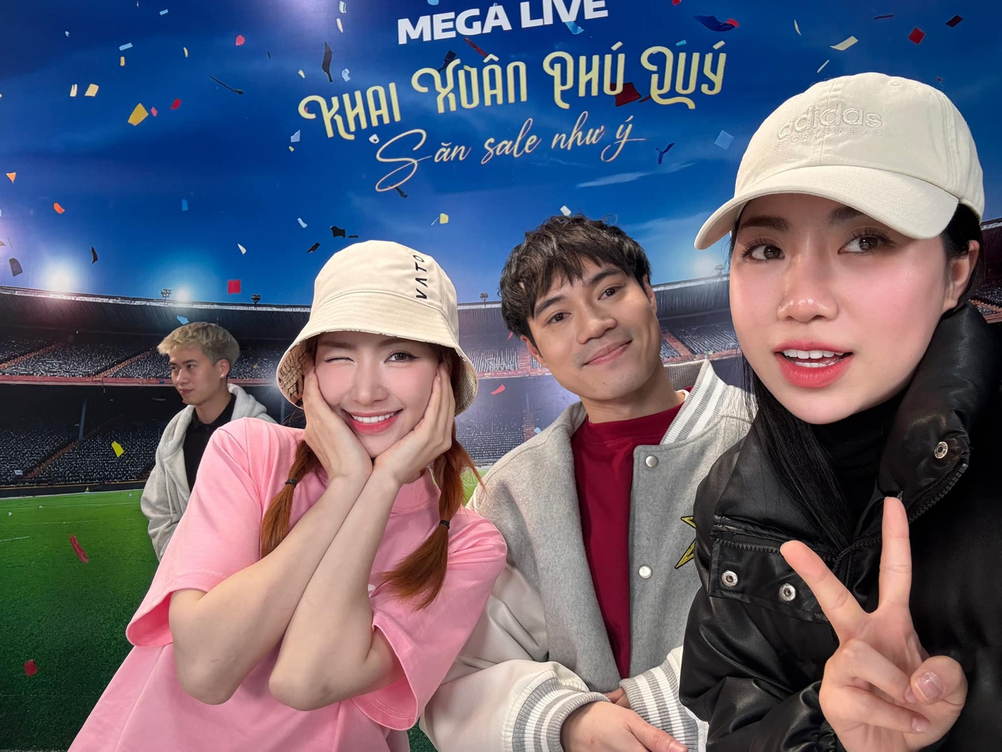 Hotgirl khoe ch&acirc;n d&agrave;i thẳng tắp, nuột n&agrave; nhờ pickleball, ho&aacute; ra l&agrave; em g&aacute;i hot nhất l&agrave;ng b&oacute;ng đ&aacute; từng nhận Ho&agrave; Minzy l&agrave; chị d&acirc;u- Ảnh 7.