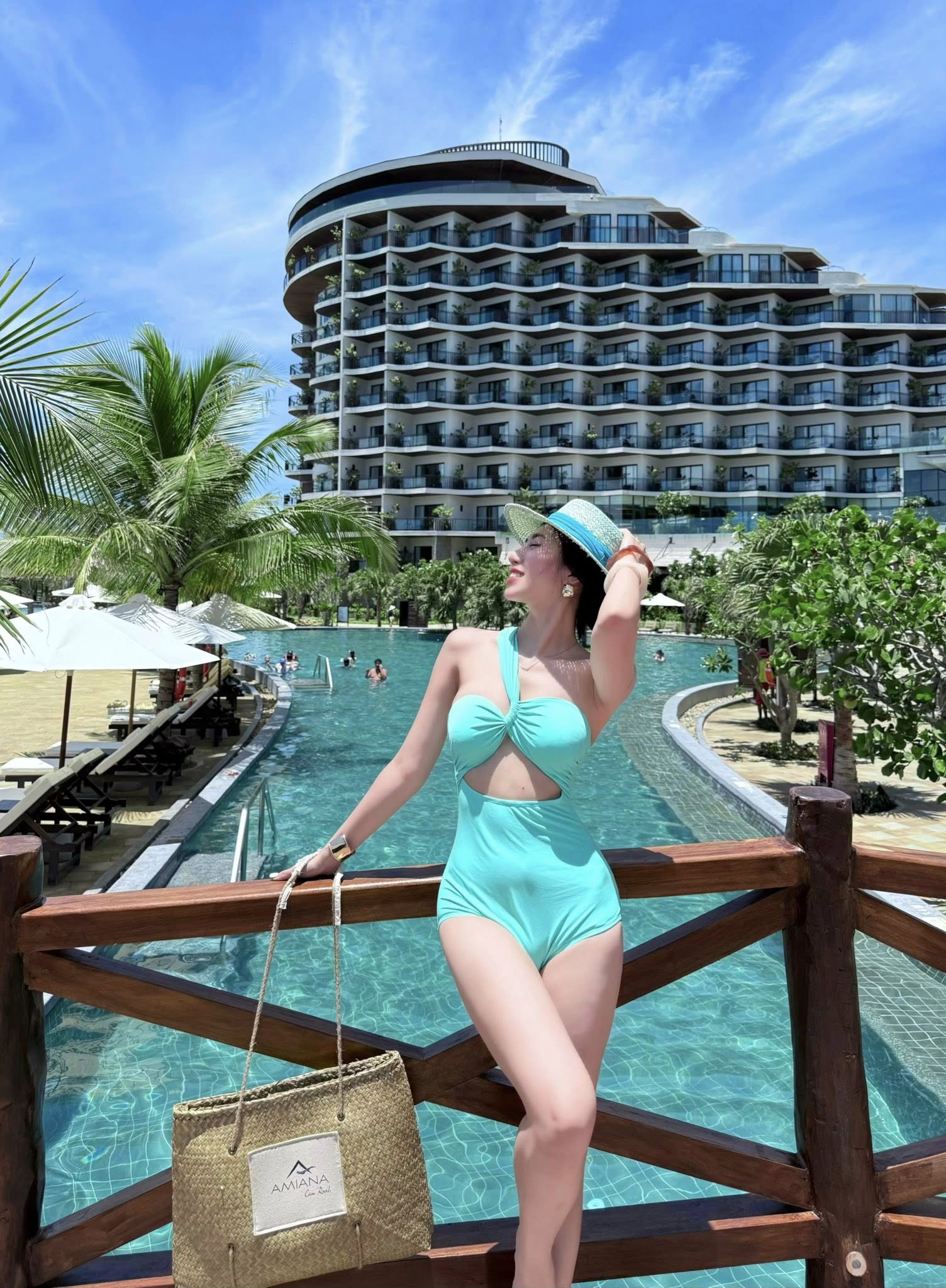 Hotgirl khoe ch&acirc;n d&agrave;i thẳng tắp, nuột n&agrave; nhờ pickleball, ho&aacute; ra l&agrave; em g&aacute;i hot nhất l&agrave;ng b&oacute;ng đ&aacute; từng nhận Ho&agrave; Minzy l&agrave; chị d&acirc;u- Ảnh 9.