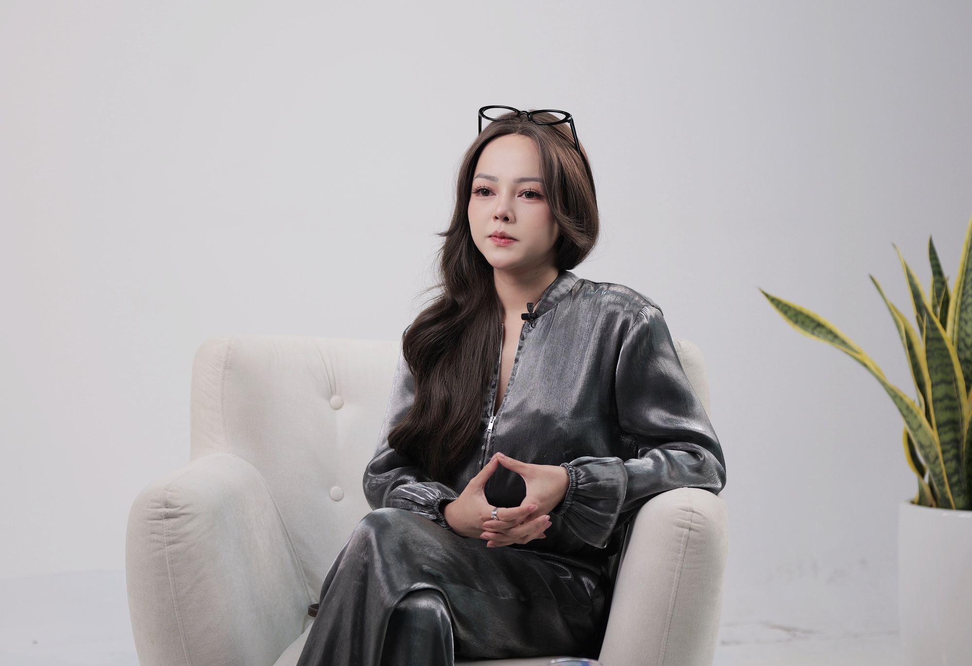 2 cuộc ly h&ocirc;n, 1 đ&uacute;c kết: "C&oacute; những cặp đ&ocirc;i thể hiện hạnh ph&uacute;c tr&ecirc;n mạng, nhưng &acirc;m thầm tẩu t&aacute;n t&agrave;i sản v&igrave; sợ đối phương chia ch&aacute;c khi biến cố"- Ảnh 1.