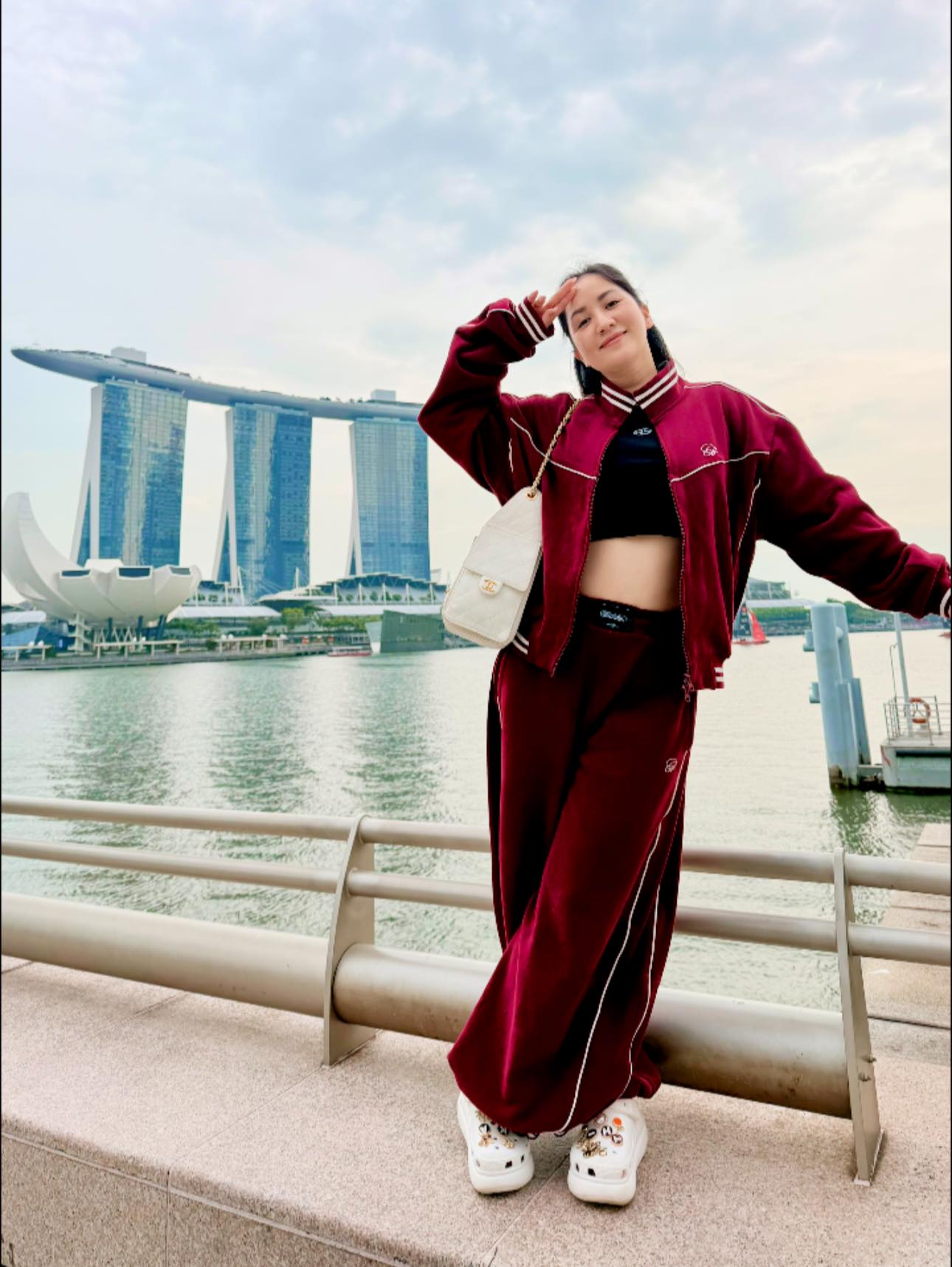 Hết lời khen ngợi Kh&aacute;nh Thi tr&ecirc;n s&acirc;n pickleball, mẹ 3 con l&ecirc;n đồ "hack" tuổi cực đỉnh- Ảnh 5.