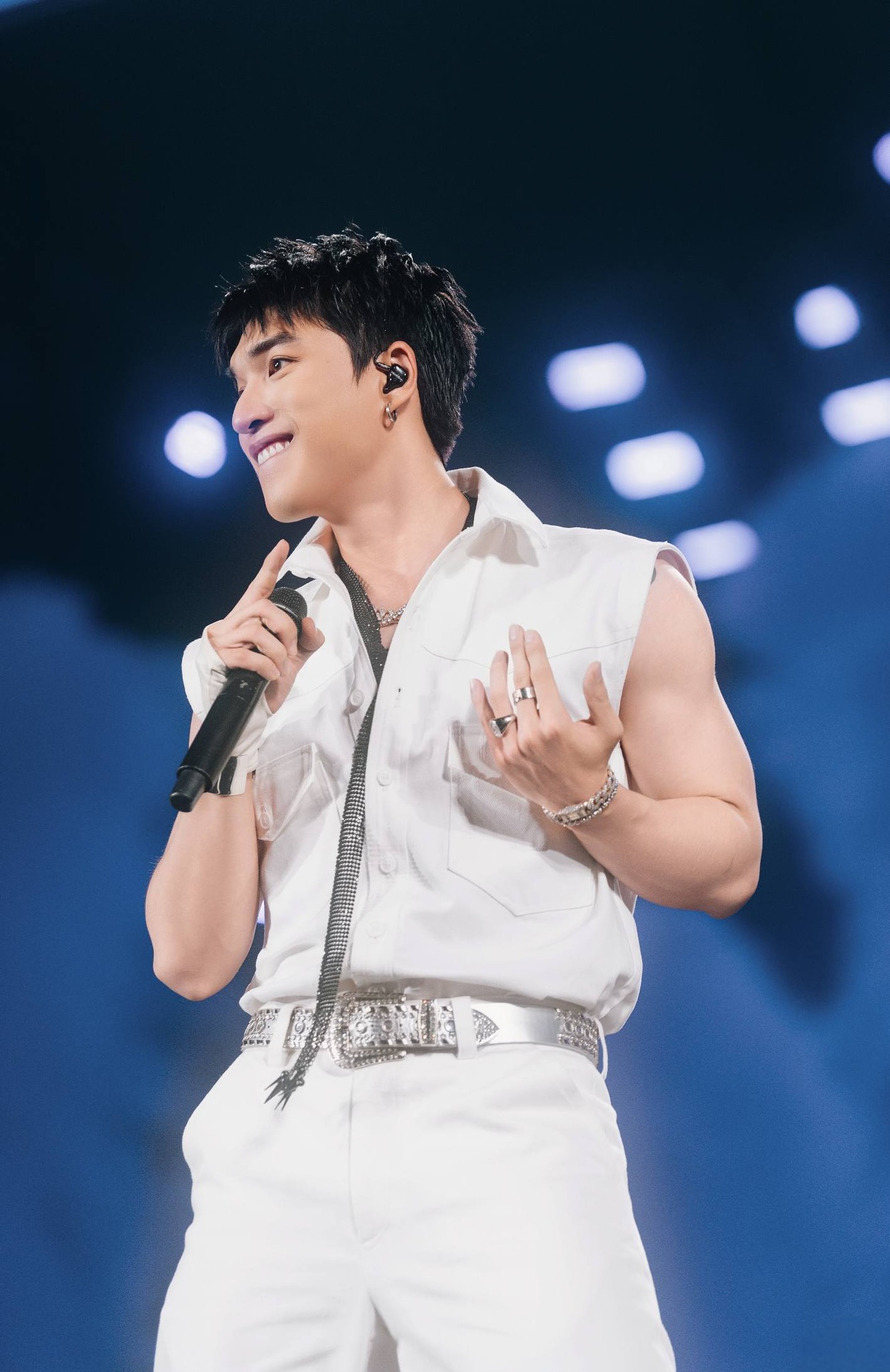 HIEUTHUHAI vẫn loay hoay với giọng h&aacute;t của m&igrave;nh- Ảnh 4.