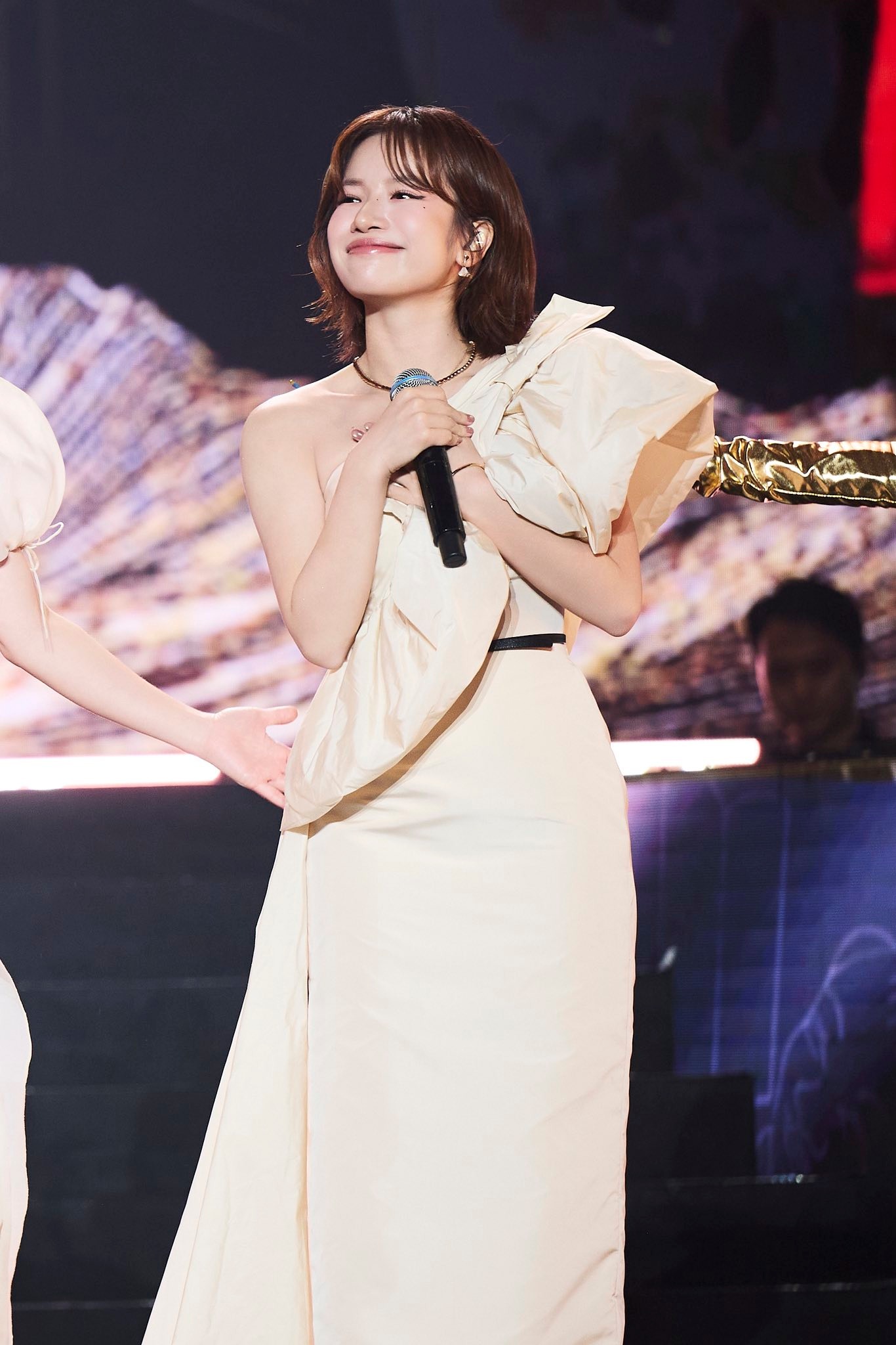 Nữ Thượng &uacute;y li&ecirc;n tục h&aacute;t &ldquo;o&eacute;t&rdquo; với c&aacute;i lạnh 7 độ C, giọng run rẩy dưới thời tiết cắt da thịt- Ảnh 4.