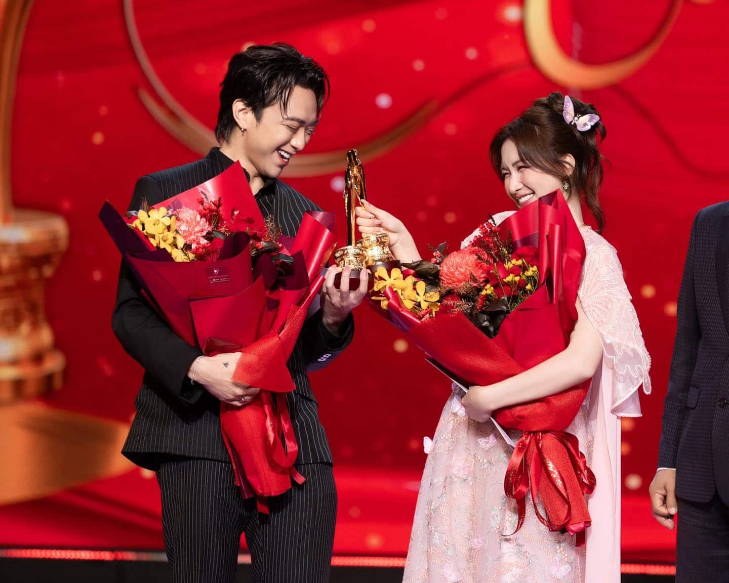 Ho&agrave; Minzy chốt thời điểm đ&aacute;m cưới: Chi Pu - Hương Giang v&agrave; d&agrave;n sao đổ bộ đếm kh&ocirc;ng xuể, 1 nh&acirc;n vật được mong đợi nhất- Ảnh 6.