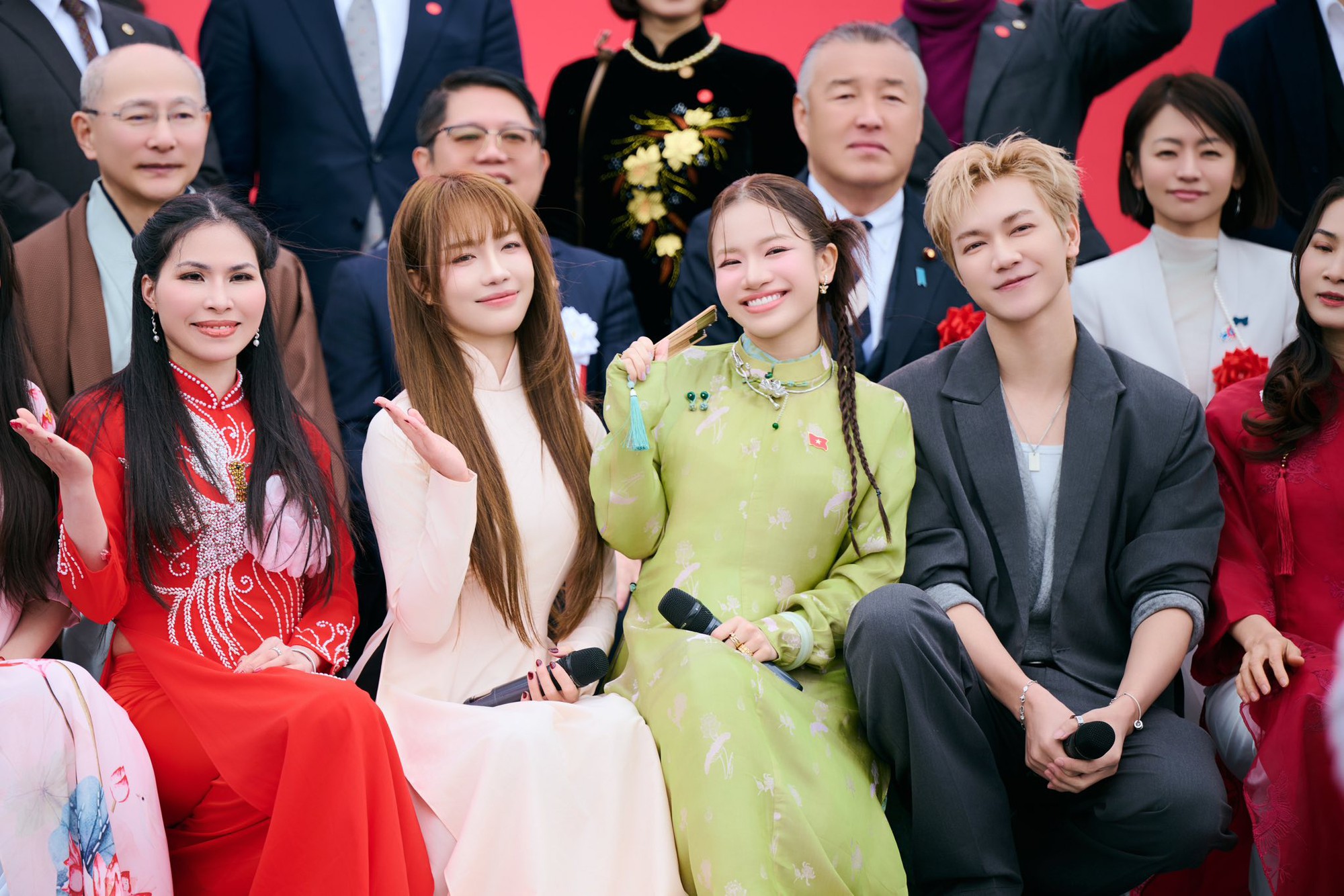 Nữ Thượng &uacute;y li&ecirc;n tục h&aacute;t &ldquo;o&eacute;t&rdquo; với c&aacute;i lạnh 7 độ C, giọng run rẩy dưới thời tiết cắt da thịt- Ảnh 1.