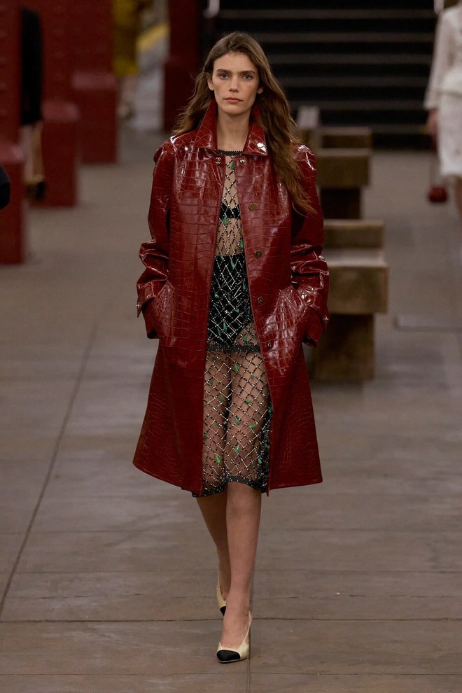 Jennie kết show Chanel slay đi&ecirc;n đảo, m&agrave;n sửa đồ hở bạo hơn cả model g&acirc;y ch&uacute; &yacute;- Ảnh 4.